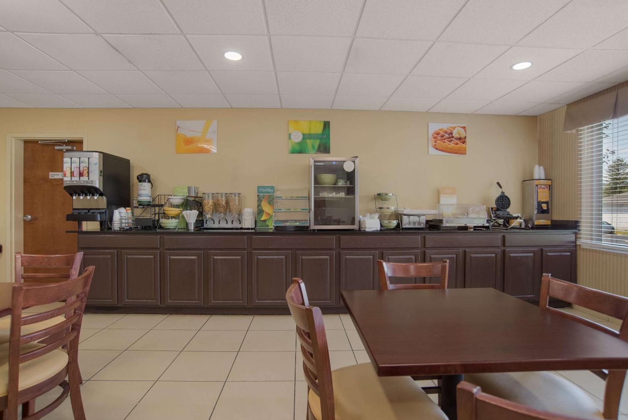 Hotel Quality & Chambersburg